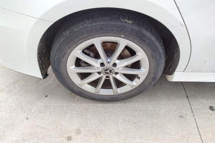 Used Mercedes-Benz A-Class 2022 Restyled A 200 L Sport Sedan Fashion Version Right Rear Wheel Hub