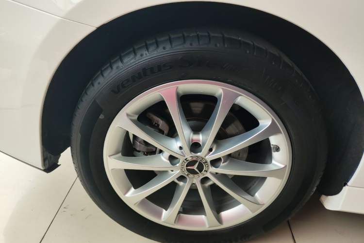 Used Mercedes-Benz A-Class 2022 Restyled A 200 L Sport Sedan Fashion Version Right Rear Wheel Hub