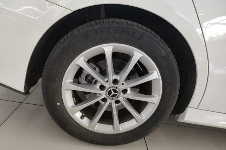 Used Mercedes-Benz A-Class 2022 Restyled A 200 L Sport Sedan Fashion Version Right Rear Wheel Hub