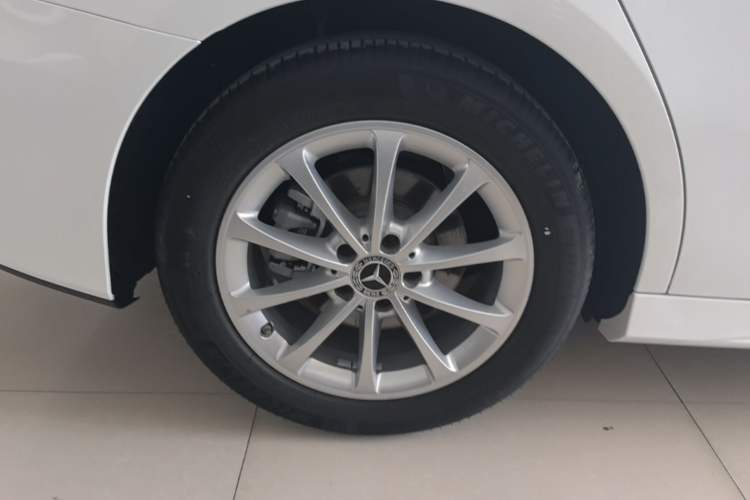 Used Mercedes-Benz A-Class 2022 Restyled A 200 L Sport Sedan Fashion Version Right Rear Wheel Hub