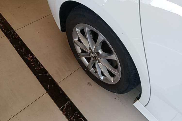 Used Mercedes-Benz A-Class 2022 Restyled A 200 L Sport Sedan Fashion Version Right Rear Wheel Hub