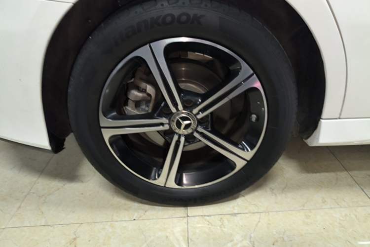 Used Mercedes-Benz A-Class 2022 Revised Version A 200 L Sport Sedan Fashionable Style Right Rear Wheel Hub