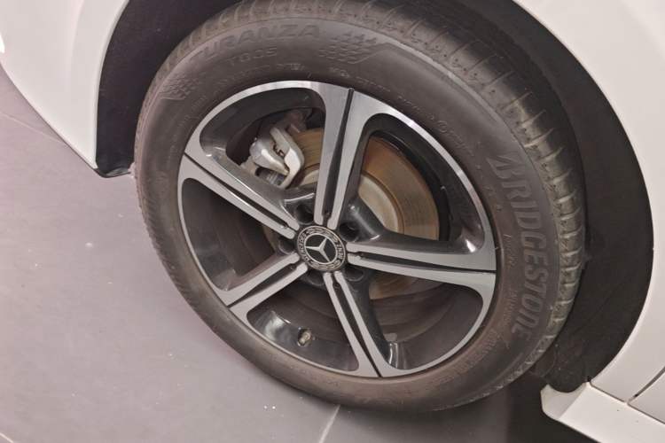 Used Mercedes-Benz A-Class 2022 Revised Version A 200 L Sport Sedan Fashionable Style Right Rear Wheel Hub