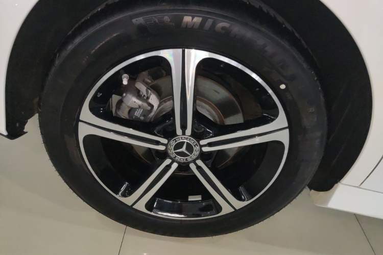 Used Mercedes-Benz A-Class 2022 Revised Version A 200 L Sport Sedan Fashionable Style Right Rear Wheel Hub