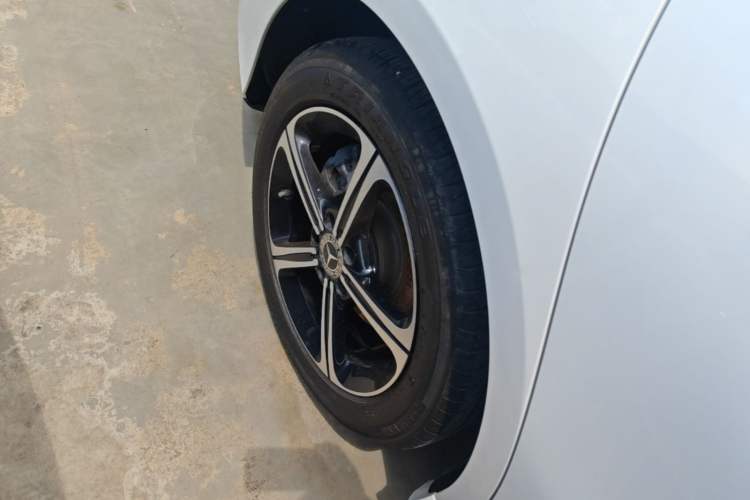 Used Mercedes-Benz A-Class 2022 Revised Version A 200 L Sport Sedan Fashionable Style Right Rear Wheel Hub