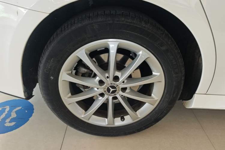 Used Mercedes-Benz A-Class 2022 Restyled A 200 L Sport Sedan Fashion Version Right Rear Wheel Hub