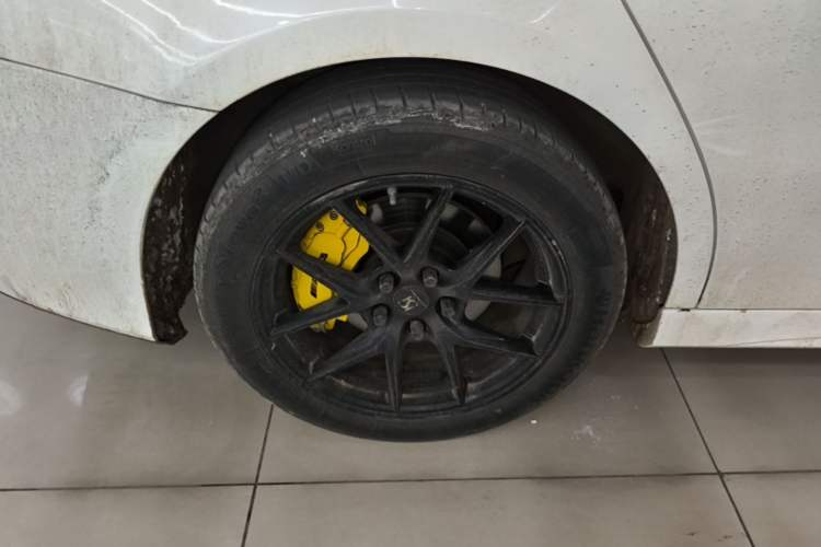 Used Mercedes-Benz A-Class 2022 Revised Version A 200 L Sport Sedan Fashionable Style Right Rear Wheel Hub