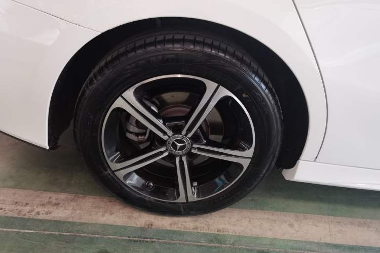 Used Mercedes-Benz A-Class 2022 Second Facelift A 200 L Sport Sedan Fashion Version Right Rear Wheel Hub