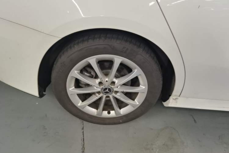 Used Mercedes-Benz A-Class 2022 Restyled A 200 L Sport Sedan Dynamic Version Right Rear Wheel Hub