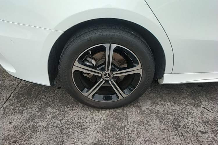 Used Mercedes-Benz A-Class 2022 Revised Version A 200 L Sport Sedan Fashionable Style Right Rear Wheel Hub