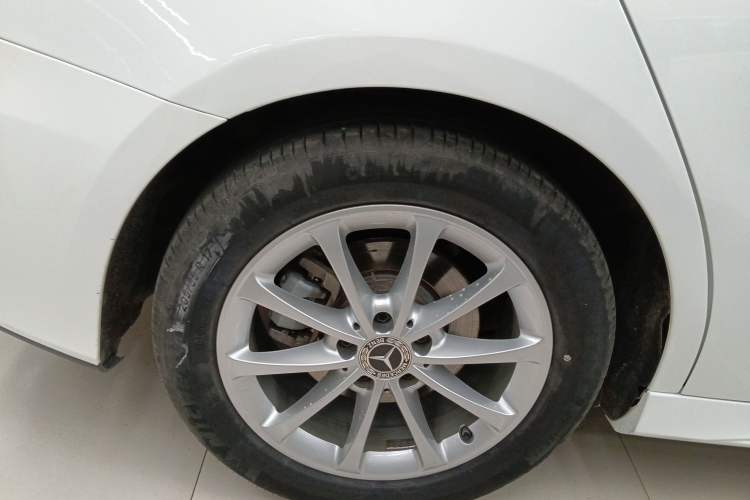 Used Mercedes-Benz A-Class 2022 Restyled A 200 L Sport Sedan Fashion Version Right Rear Wheel Hub