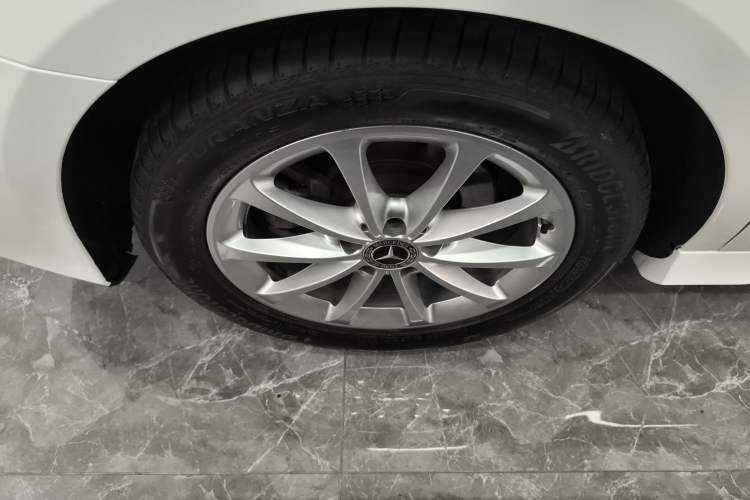 Used Mercedes-Benz A-Class 2022 A 200 L Sport Sedan Fashion Model Right Rear Wheel Hub