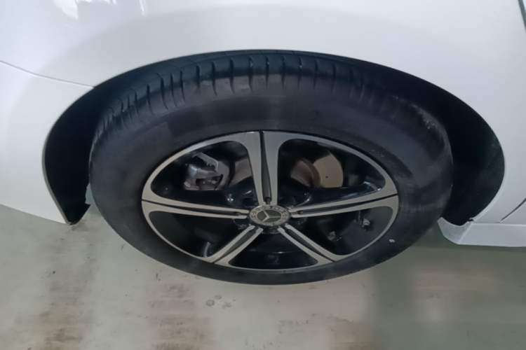 Used Mercedes-Benz A-Class 2022 Second Facelift A 200 L Sport Sedan Fashion Version Right Rear Wheel Hub