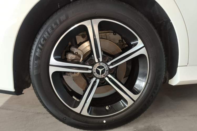 Used Mercedes-Benz A-Class 2022 Revised Version A 200 L Sport Sedan Fashionable Style Right Rear Wheel Hub