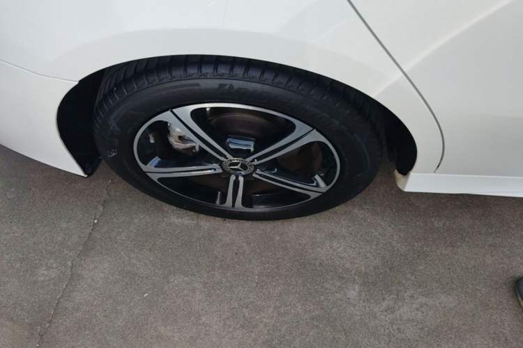Used Mercedes-Benz A-Class 2022 Revised Version A 200 L Sport Sedan Fashionable Style Right Rear Wheel Hub