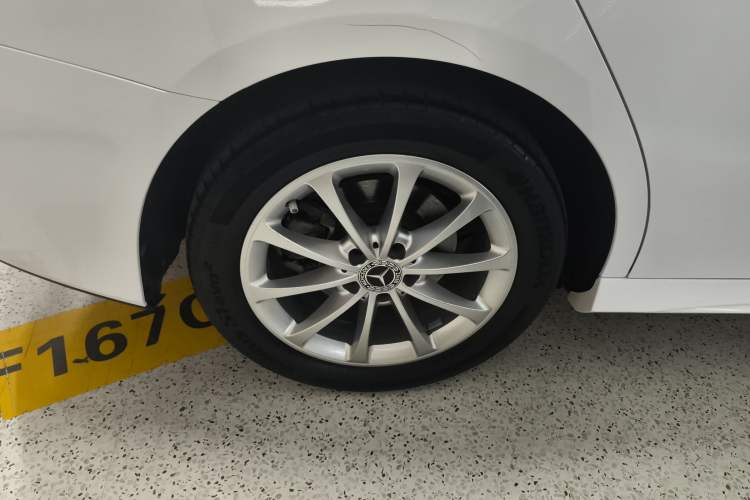Used Mercedes-Benz A-Class 2022 Restyled A 200 L Sport Sedan Fashion Version Right Rear Wheel Hub
