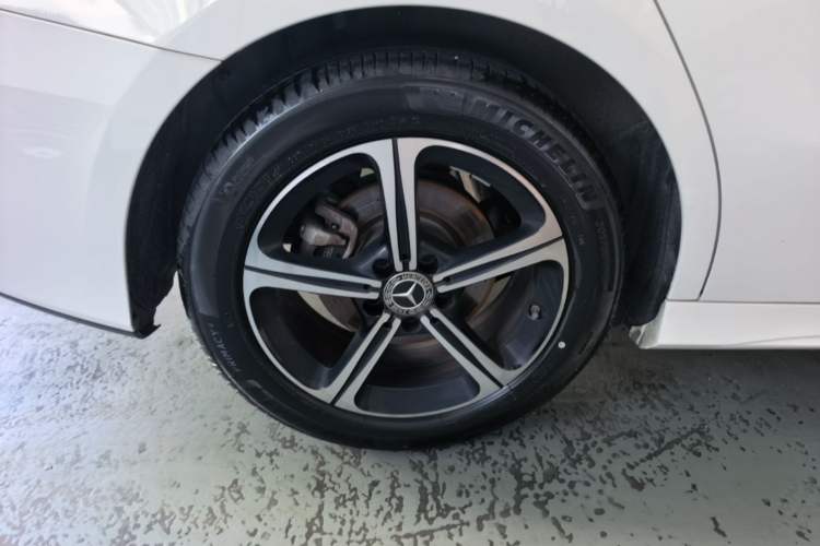 Used Mercedes-Benz A-Class 2022 Second Facelift A 200 L Sport Sedan Fashion Version Right Rear Wheel Hub