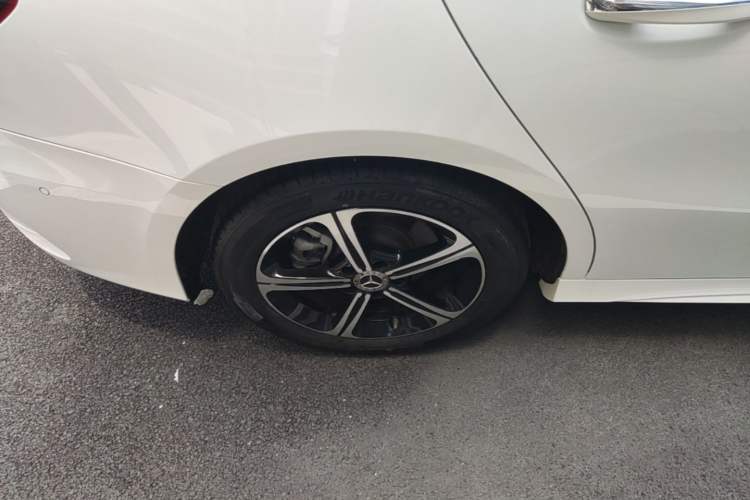 Used Mercedes-Benz A-Class 2022 Revised Version A 200 L Sport Sedan Fashionable Style Right Rear Wheel Hub