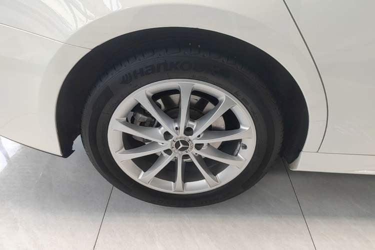 Used Mercedes-Benz A-Class 2022 Restyled A 200 L Sport Sedan Fashion Version Right Rear Wheel Hub