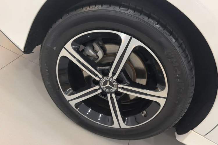 Used Mercedes-Benz A-Class 2022 Revised Version A 200 L Sport Sedan Fashionable Style Right Rear Wheel Hub