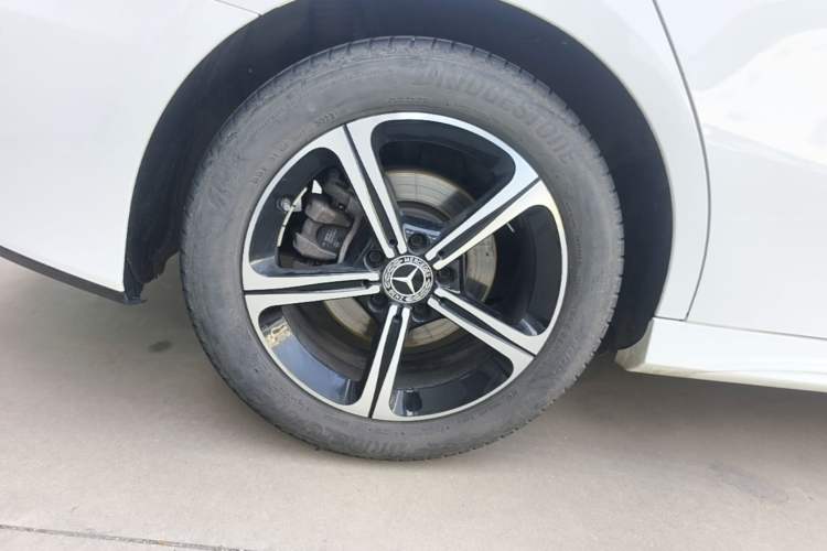 Used Mercedes-Benz A-Class 2022 Revised Version A 200 L Sport Sedan Fashionable Style Right Rear Wheel Hub