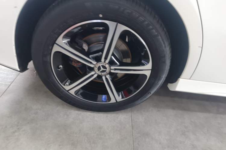 Used Mercedes-Benz A-Class 2022 Second Facelift A 200 L Sport Sedan Fashion Version Right Rear Wheel Hub