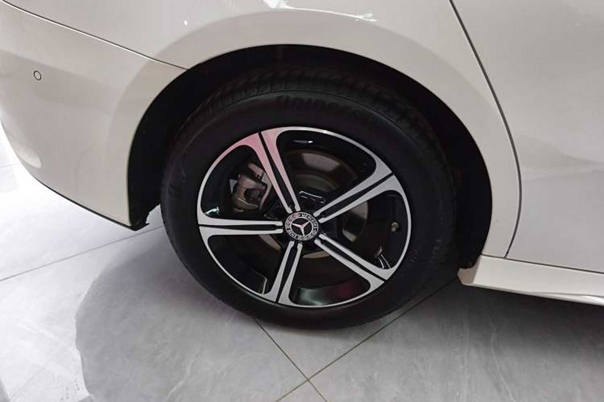 Used Mercedes-Benz A-Class 2022 Revised Version A 200 L Sport Sedan Fashionable Style Right Rear Wheel Hub