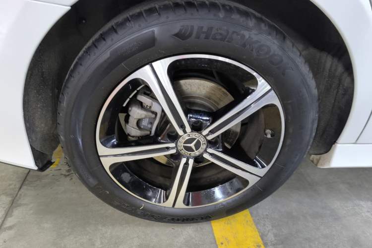 Used Mercedes-Benz A-Class 2022 Revised Version A 200 L Sport Sedan Fashionable Style Right Rear Wheel Hub