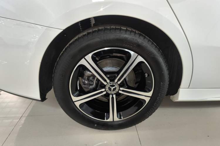 Used Mercedes-Benz A-Class 2022 Revised Version A 200 L Sport Sedan Fashionable Style Right Rear Wheel Hub