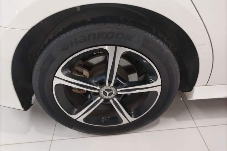 Used Mercedes-Benz A-Class 2022 Second Facelift A 200 L Sport Sedan Fashion Version Right Rear Wheel Hub