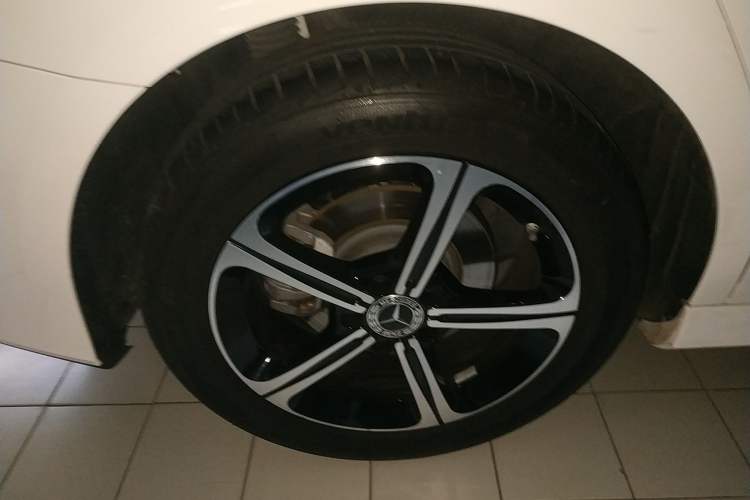 Used Mercedes-Benz A-Class 2022 Revised Version A 200 L Sport Sedan Fashionable Style Right Rear Wheel Hub