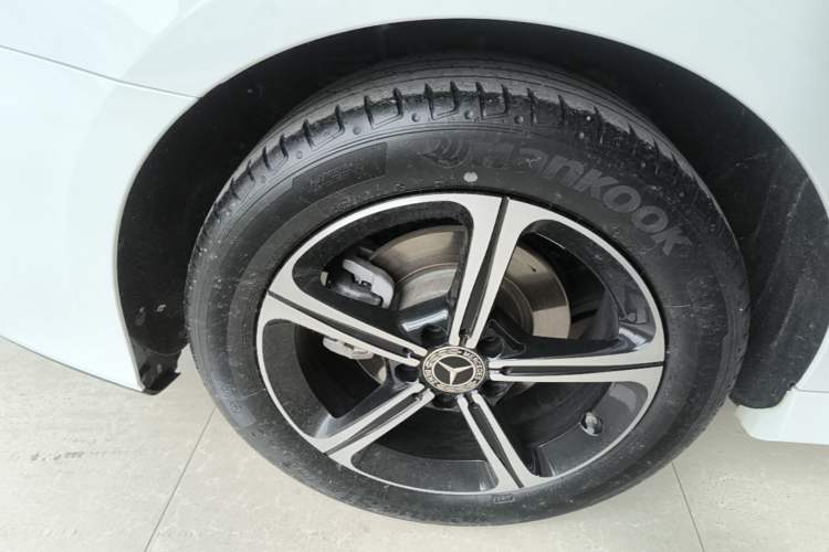 Used Mercedes-Benz A-Class 2022 Revised Version A 200 L Sport Sedan Fashionable Style Right Rear Wheel Hub