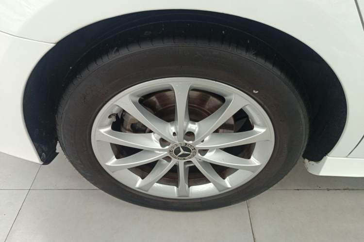 Used Mercedes-Benz A-Class 2022 A 200 L Sport Sedan Fashion Model Right Rear Wheel Hub
