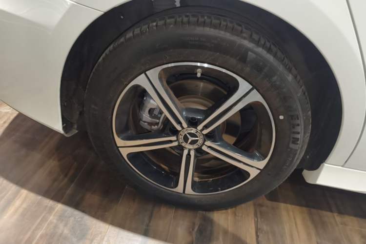 Used Mercedes-Benz A-Class 2022 Revised Version A 200 L Sport Sedan Fashionable Style Right Rear Wheel Hub