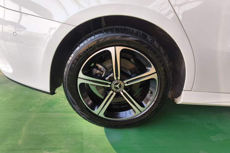 Used Mercedes-Benz A-Class 2022 Revised Version A 200 L Sport Sedan Fashionable Style Right Rear Wheel Hub