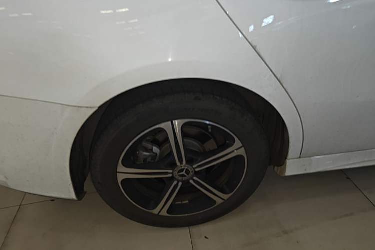 Used Mercedes-Benz A-Class 2022 Revised Version A 200 L Sport Sedan Fashionable Style Right Rear Wheel Hub