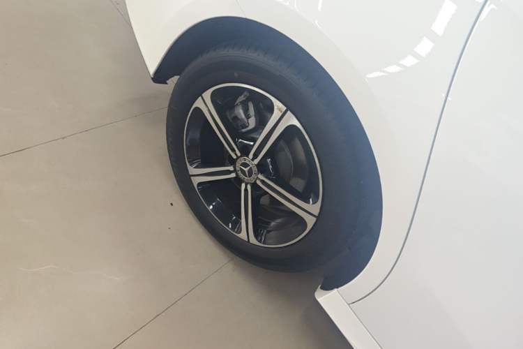 Used Mercedes-Benz A-Class 2022 Revised Version A 200 L Sport Sedan Fashionable Style Right Rear Wheel Hub