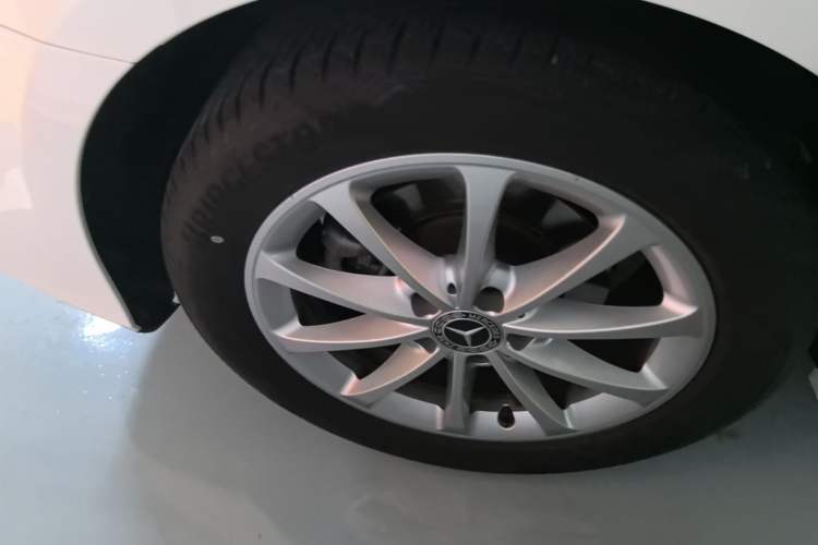 Used Mercedes-Benz A-Class 2022 Restyled A 200 L Sport Sedan Fashion Version Right Rear Wheel Hub