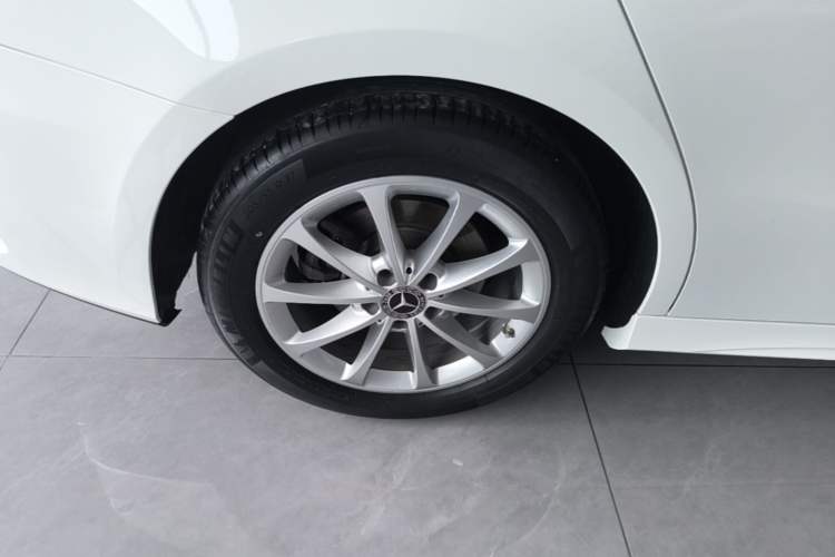 Used Mercedes-Benz A-Class 2022 Restyled A 200 L Sport Sedan Fashion Version Right Rear Wheel Hub
