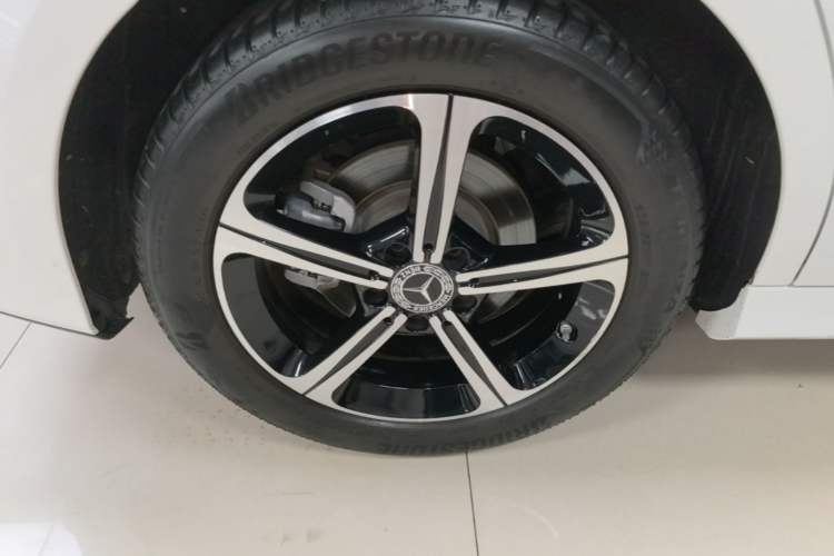 Used Mercedes-Benz A-Class 2022 Revised Version A 200 L Sport Sedan Fashionable Style Right Rear Wheel Hub