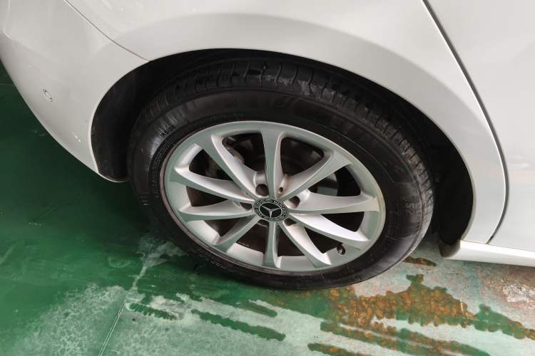 Used Mercedes-Benz A-Class 2022 A 200 Fashion Model Right Rear Wheel Hub