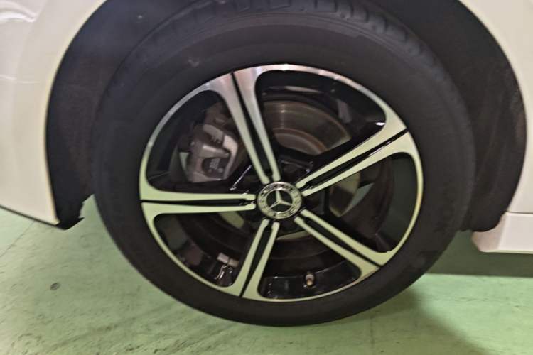Used Mercedes-Benz A-Class 2022 Second Facelift A 200 L Sport Sedan Fashion Version Right Rear Wheel Hub