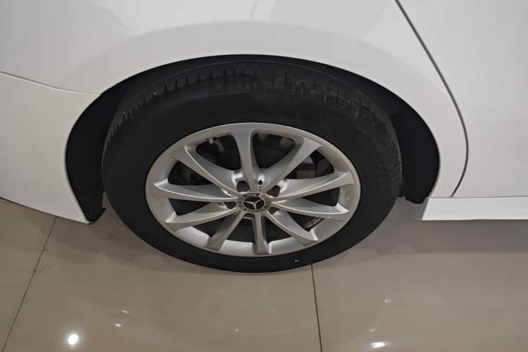 Used Mercedes-Benz A-Class 2022 Restyled A 200 L Sport Sedan Fashion Version Right Rear Wheel Hub