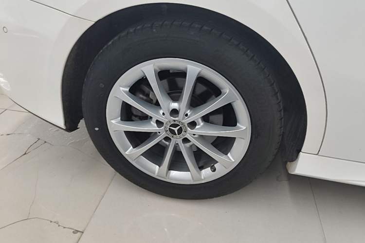 Used Mercedes-Benz A-Class 2022 Restyled A 200 L Sport Sedan Fashion Version Right Rear Wheel Hub