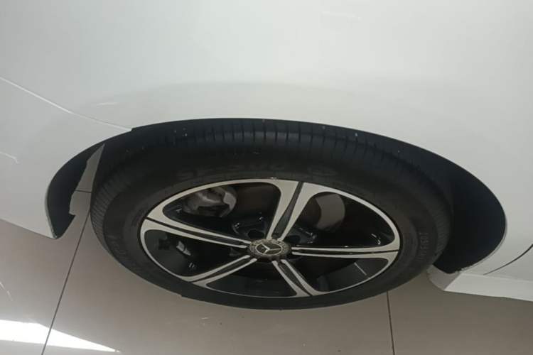 Used Mercedes-Benz A-Class 2022 Second Facelift A 200 L Sport Sedan Fashion Version Right Rear Wheel Hub