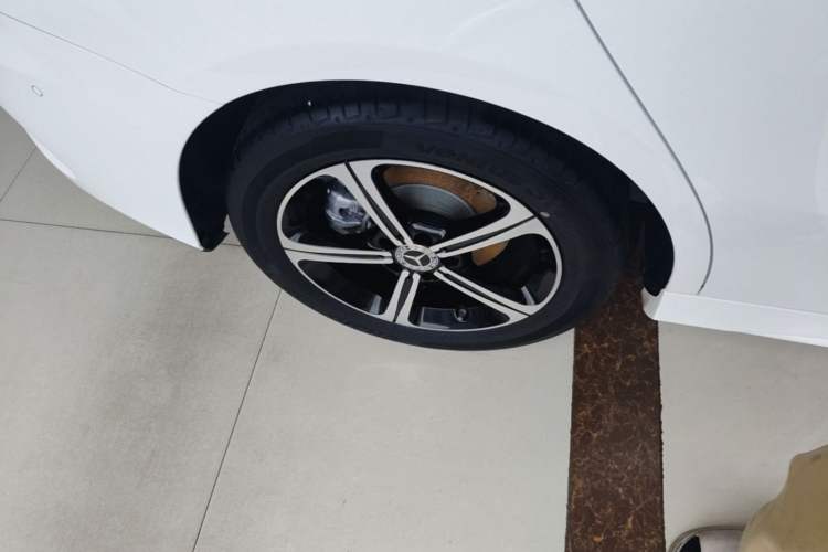 Used Mercedes-Benz A-Class 2022 Revised Version A 200 L Sport Sedan Fashionable Style Right Rear Wheel Hub