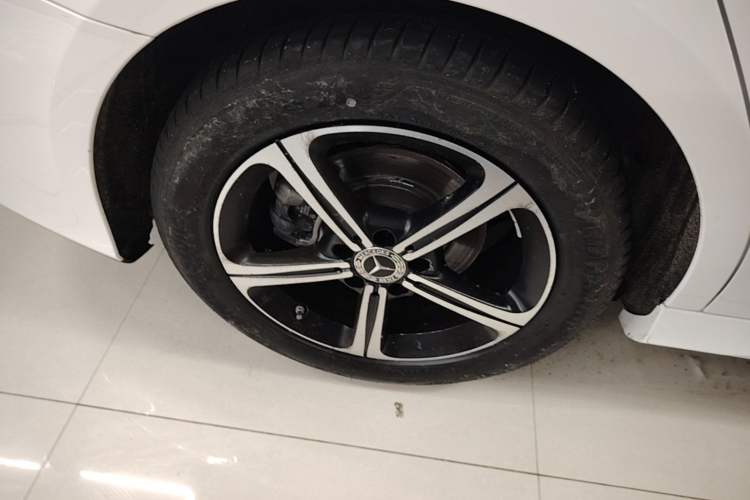 Used Mercedes-Benz A-Class 2022 Revised Version A 200 L Sport Sedan Fashionable Style Right Rear Wheel Hub