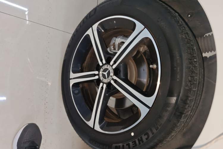 Used Mercedes-Benz A-Class 2022 Revised Version A 200 L Sport Sedan Fashionable Style Right Rear Wheel Hub