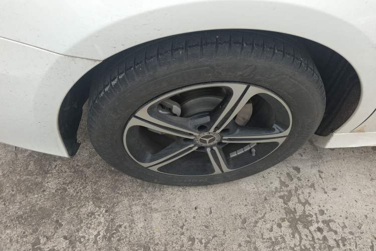 Used Mercedes-Benz A-Class 2022 Revised Version A 200 L Sport Sedan Fashionable Style Right Rear Wheel Hub