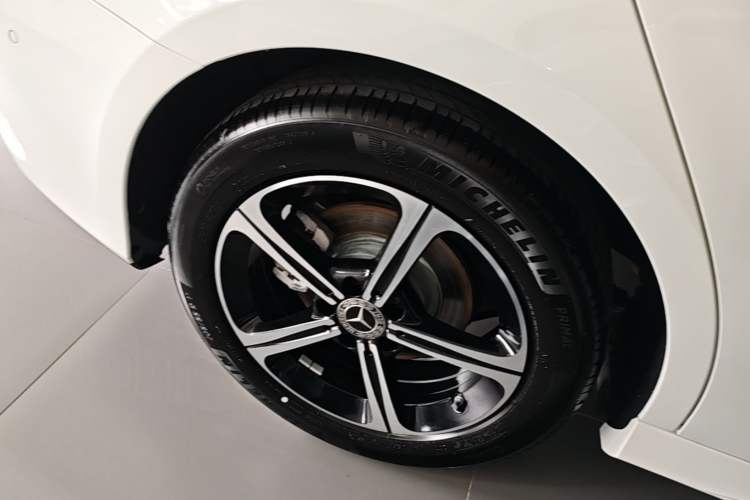 Used Mercedes-Benz A-Class 2022 Second Facelift A 200 L Sport Sedan Fashion Version Right Rear Wheel Hub